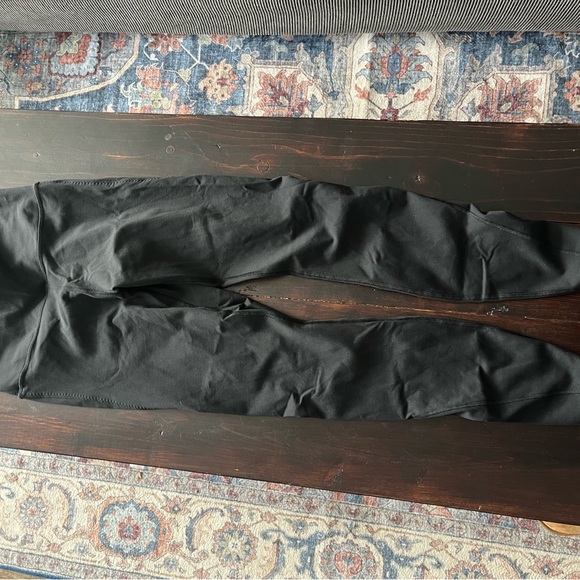 Lululemon Essential Rythym Pant - Picture 4 of 5